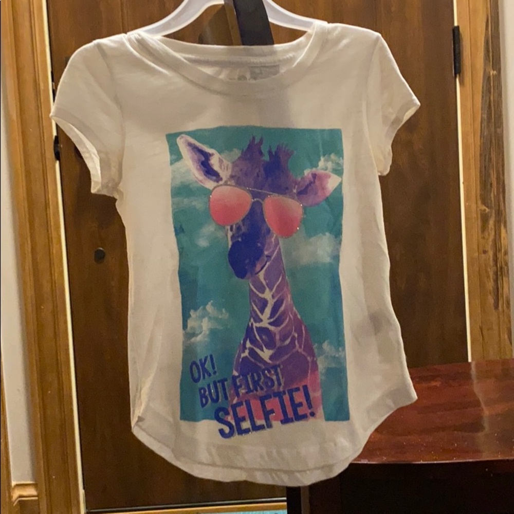 Giraffe “but first let me take a selfie” T-Shirt